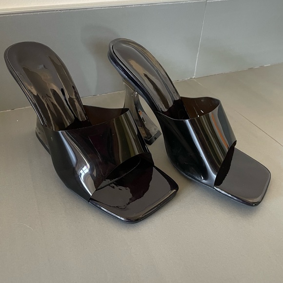 SOLD 🔖  Black Clear Jelly Chunky Angled Perspex Lucite Mule Muaddi Style Heels - Picture 7 of 8